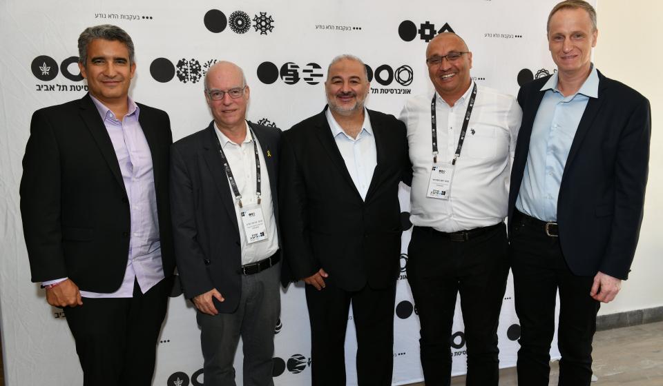 ד"ר אריק רודניצקי, פרופ' יוסף משהראוי, חה"כ מנצור עבאס, פרופ' אריאל פורת נשיא האוניברסיטה, ד"ר הראל חורב